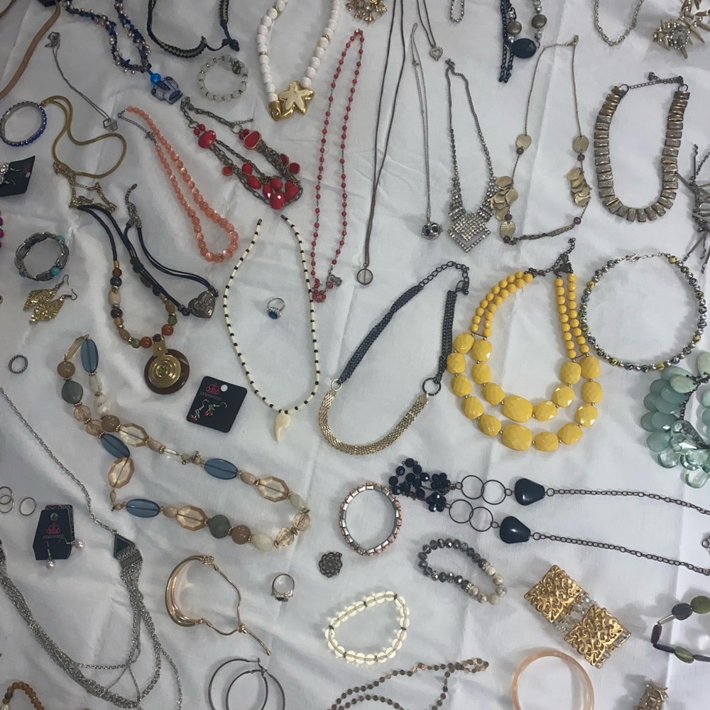 Mixed lot of over 1lb estate sale costume jewelry